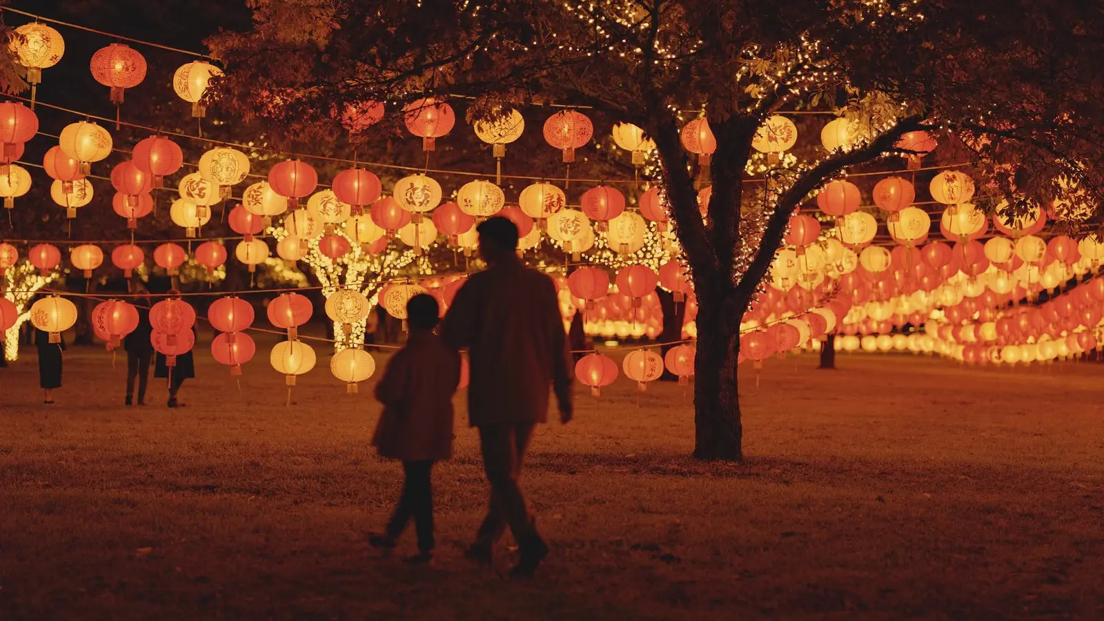 Illustrative image of glowing paper lanterns at Victoria Park's Mid-Autumn Lantern Carnival